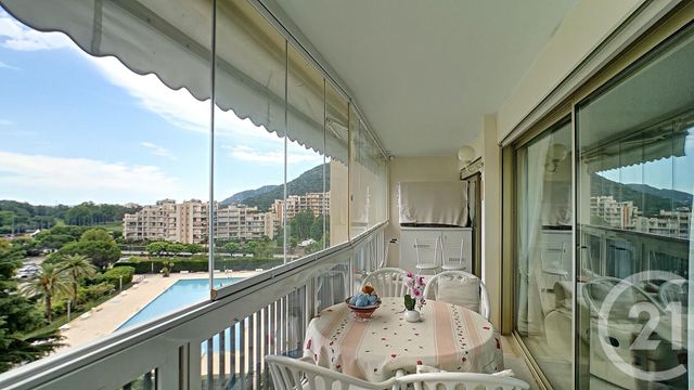 Afficher la photo en grand Appartement F2 à vendre - 2 pièces - 49,23 m2 - MANDELIEU LA NAPOULE - 06 - PROVENCE-ALPES-COTE-D-AZUR