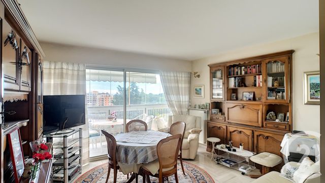 Afficher la photo en grand Appartement F2 à vendre - 2 pièces - 49,23 m2 - MANDELIEU LA NAPOULE - 06 - PROVENCE-ALPES-COTE-D-AZUR