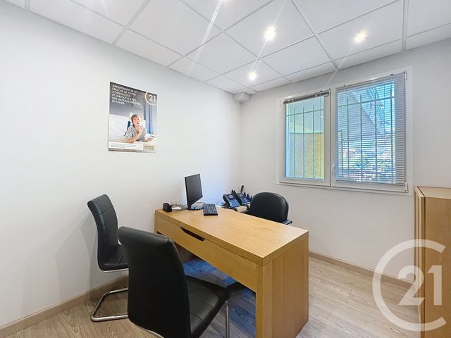 Appartement Local à louer - 4 pièces - 52,42 m2 - Mandelieu La Napoule - 06 - PROVENCE-ALPES-COTE-D-AZUR